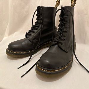 Women’s size 8 Dr. Marten 1460 Pascal Virginia 8-eye boot - black leather
